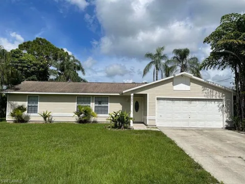 445 Candlewick Circle W