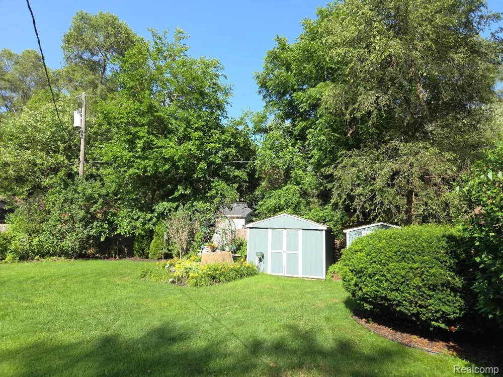 445 Clark Road Highland Charter Township, MI 48357