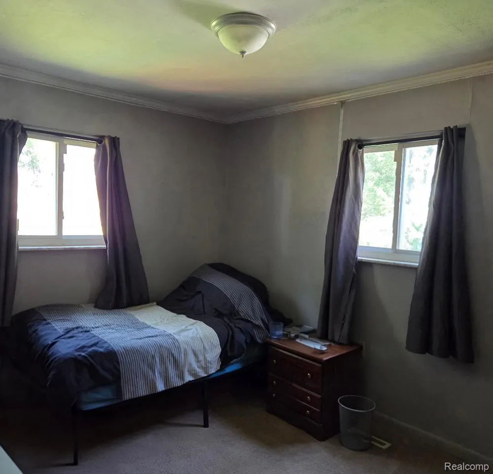 445 Clark Road Highland Charter Township, MI 48357