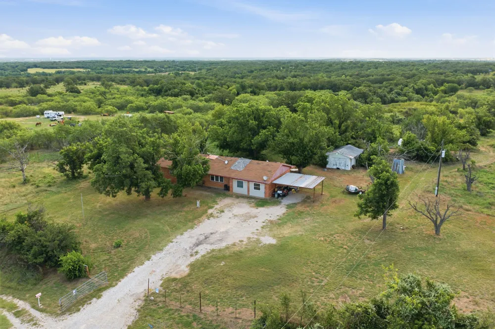 5019 Fm 2123 Paradise, TX 76073