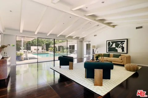 880 Canterbury Road