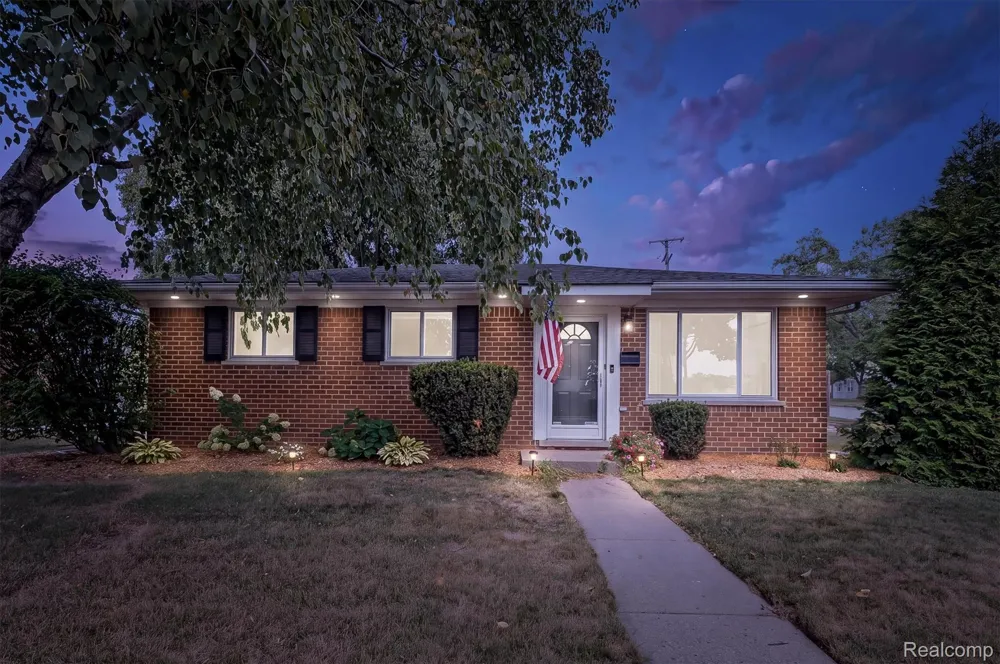 908 Elmsford Drive Clawson City, MI 48017