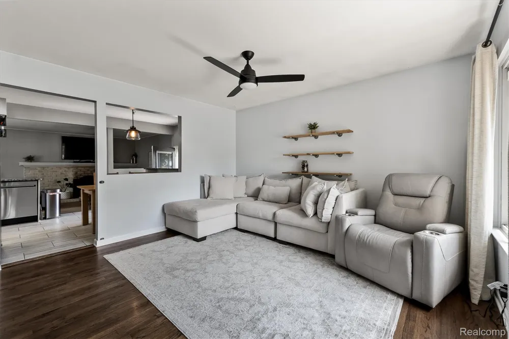 908 Elmsford Drive Clawson City, MI 48017