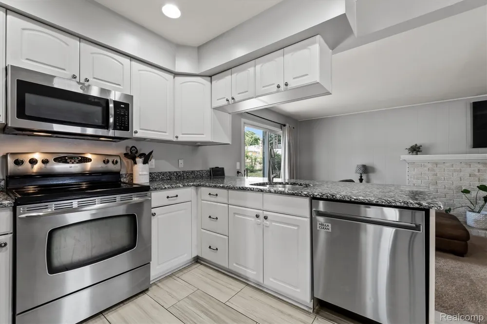 908 Elmsford Drive Clawson City, MI 48017
