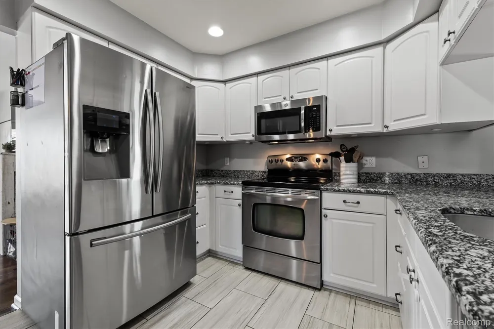 908 Elmsford Drive Clawson City, MI 48017