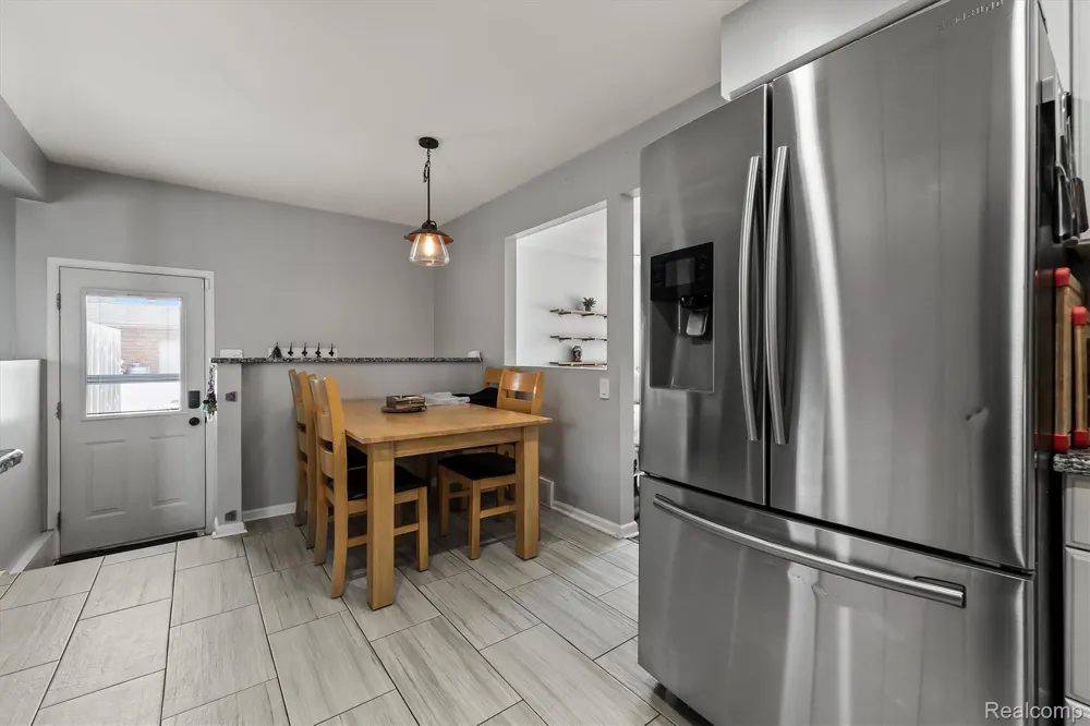 908 Elmsford Drive Clawson City, MI 48017