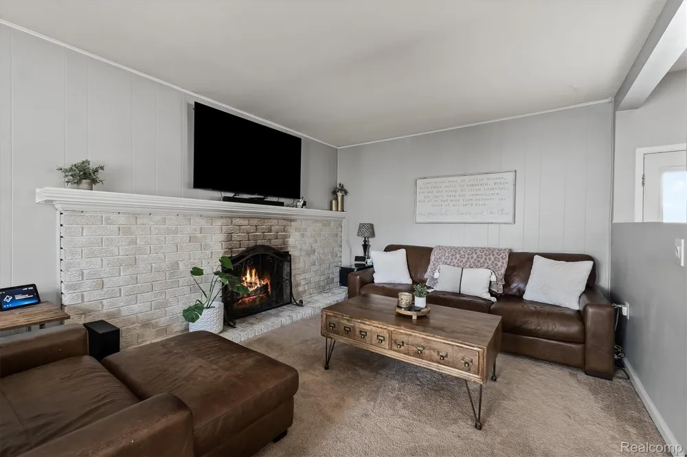 908 Elmsford Drive Clawson City, MI 48017