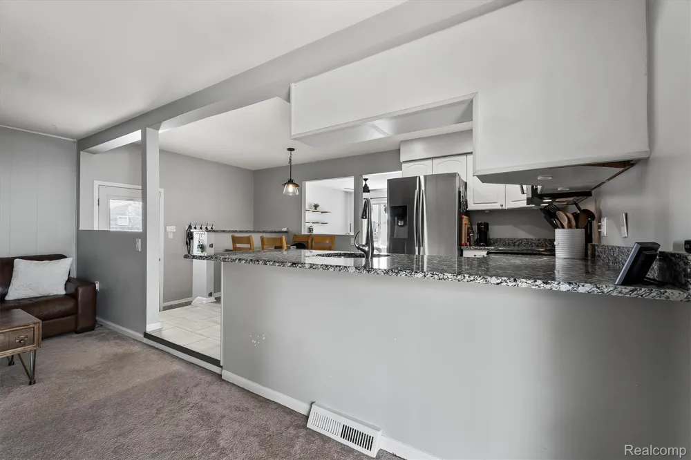 908 Elmsford Drive Clawson City, MI 48017