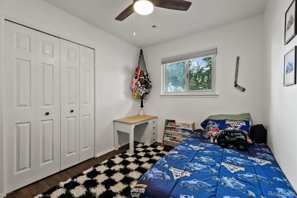 908 Elmsford Drive Clawson City, MI 48017