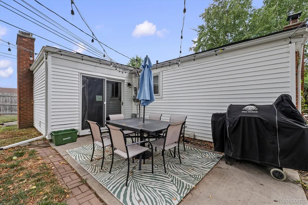 908 Elmsford Drive Clawson City, MI 48017