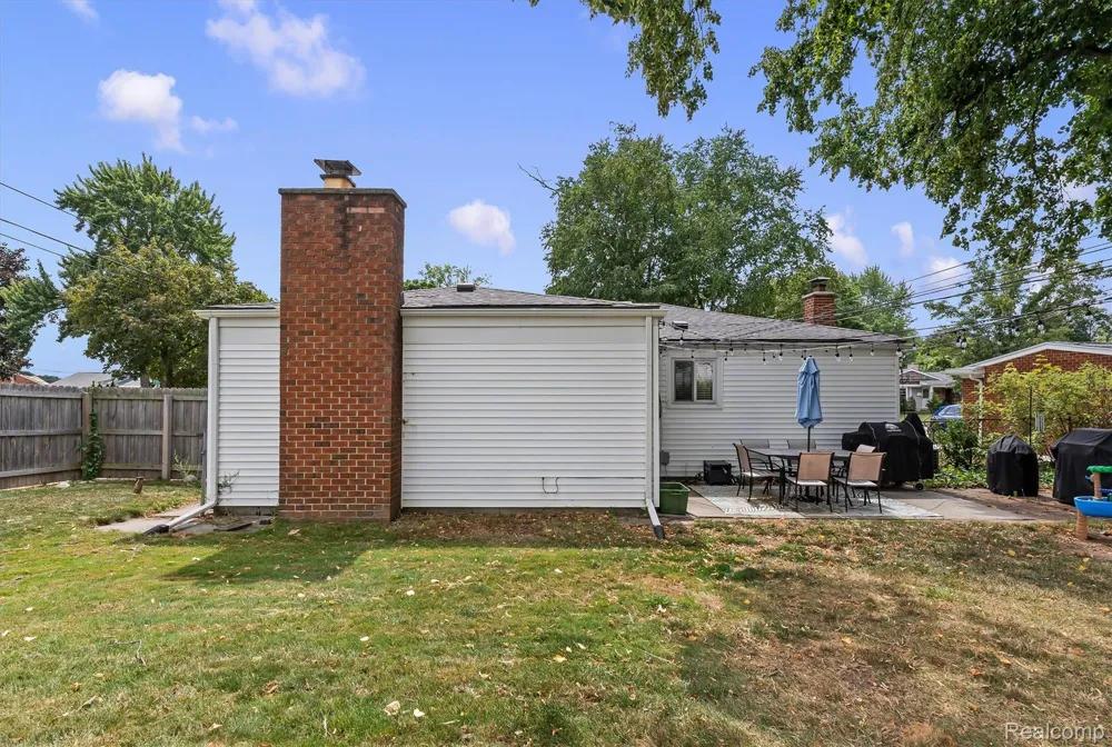 908 Elmsford Drive Clawson City, MI 48017