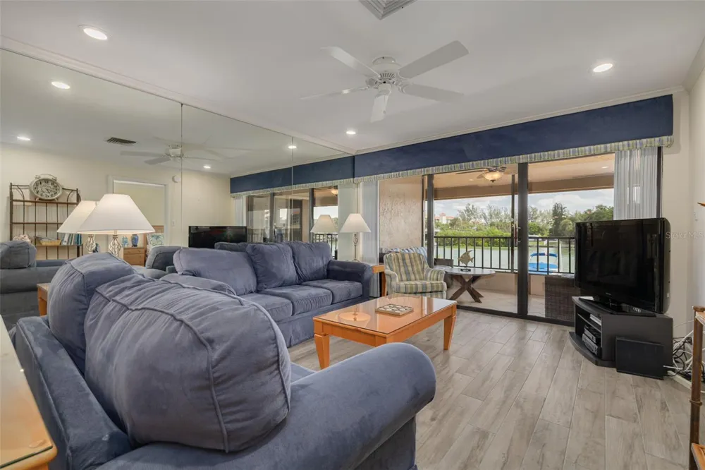 4780 BRITTANY DRIVE S #114 St Petersburg, FL 33715