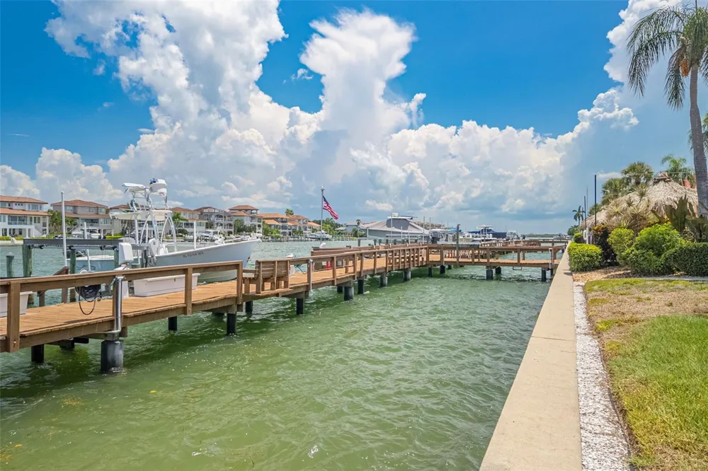 4780 BRITTANY DRIVE S #114 St Petersburg, FL 33715