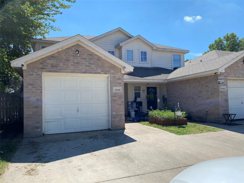1248 Village Garden Drive Azle, TX 76020