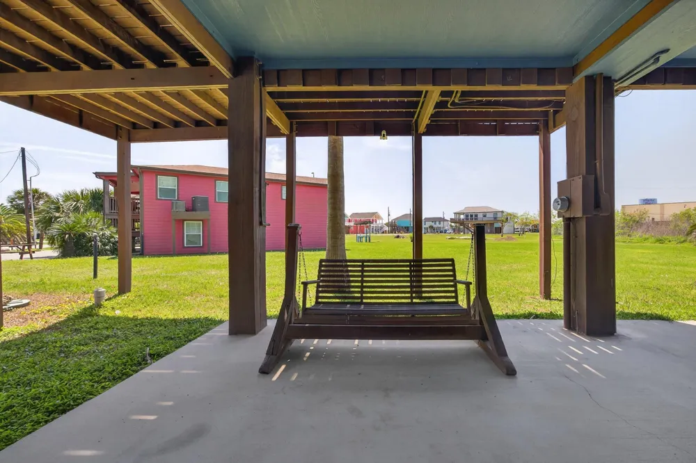 2019 Flamingo Drive Crystal Beach, TX 77650