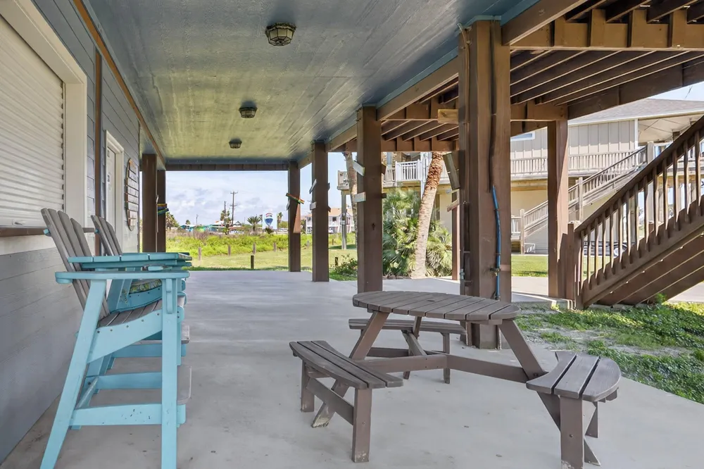 2019 Flamingo Drive Crystal Beach, TX 77650