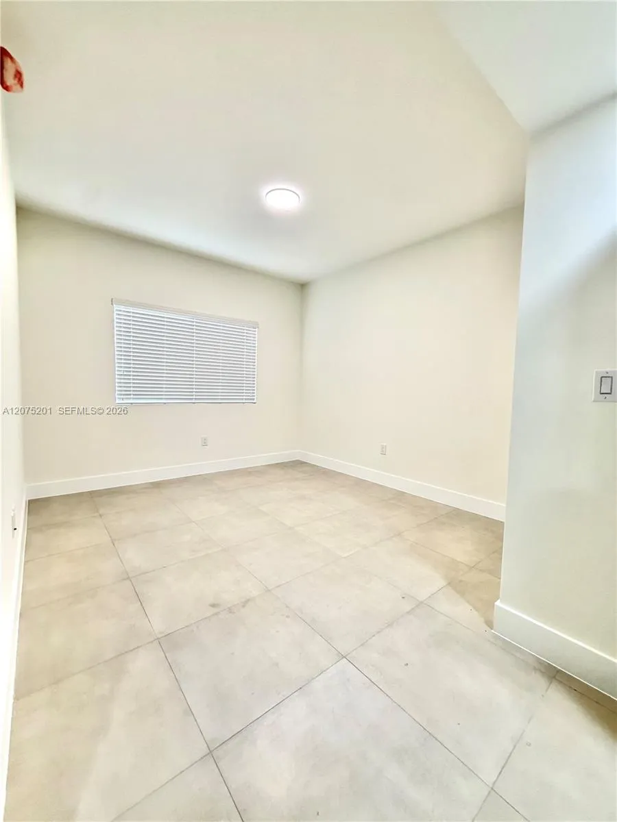 310 E 7th St #203 Hialeah, FL 33010