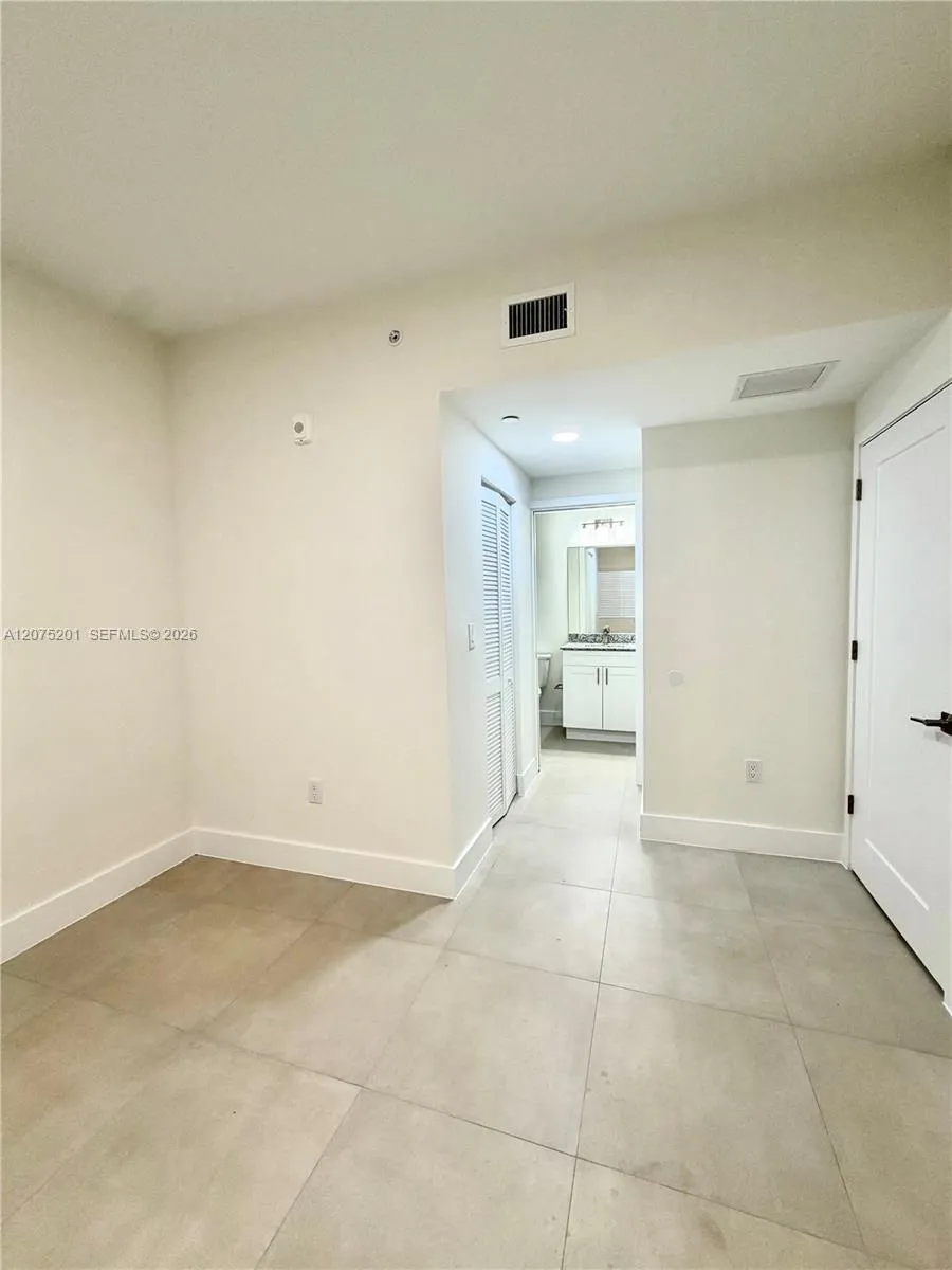 310 E 7th St #203 Hialeah, FL 33010