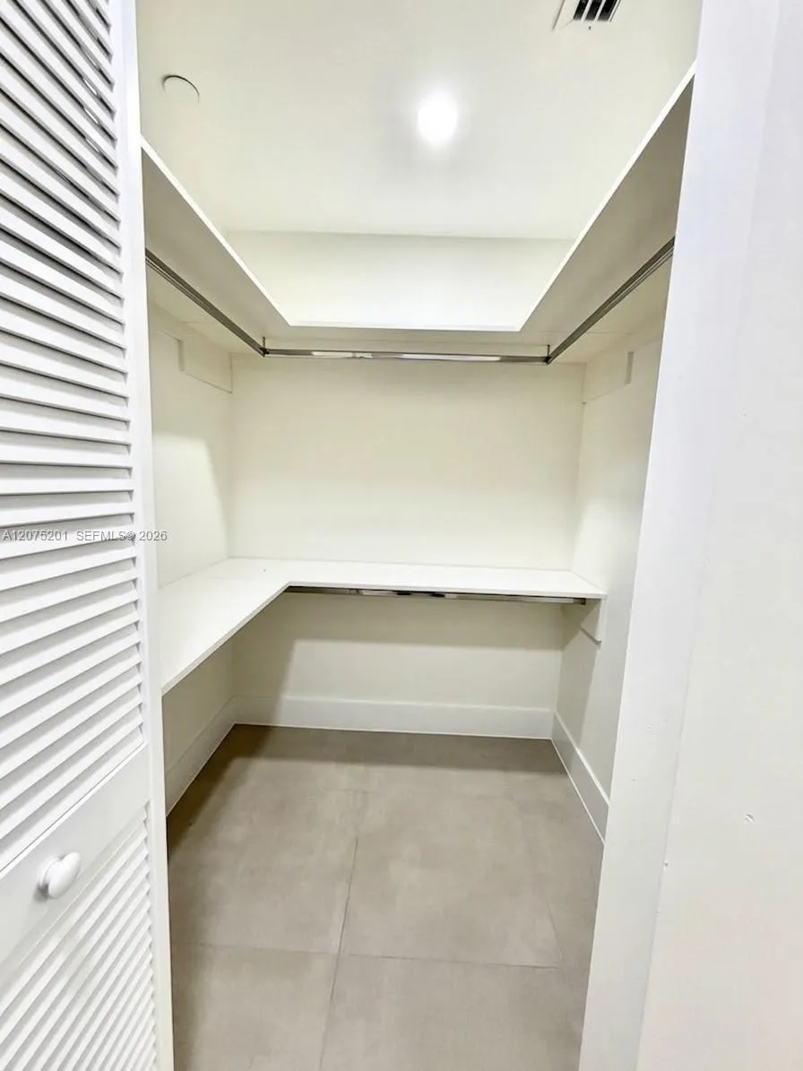 310 E 7th St #203 Hialeah, FL 33010