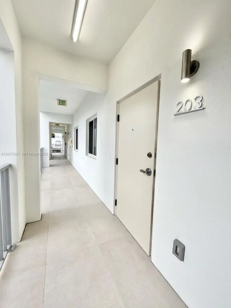 310 E 7th St #203 Hialeah, FL 33010