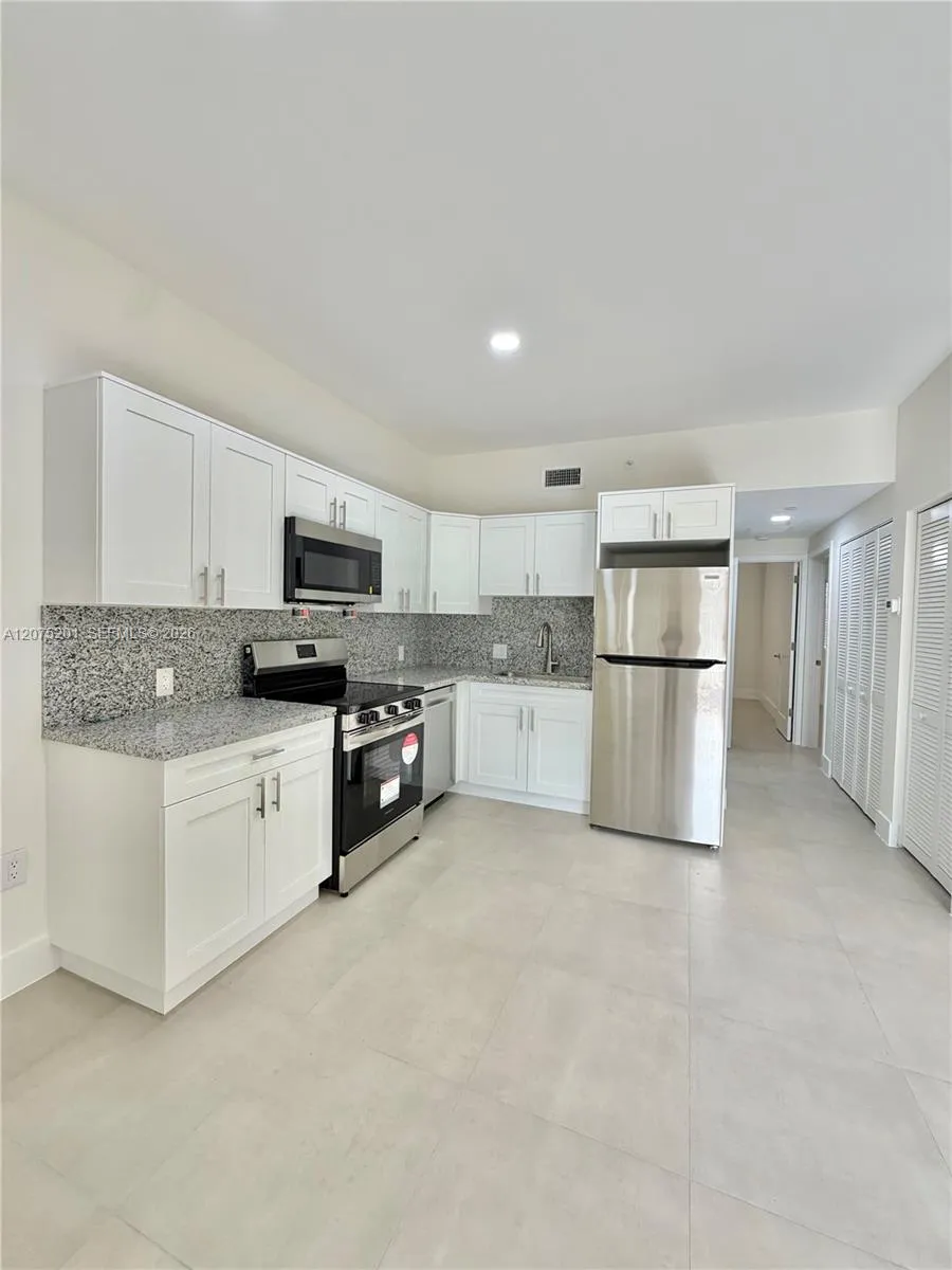 310 E 7th St #203 Hialeah, FL 33010