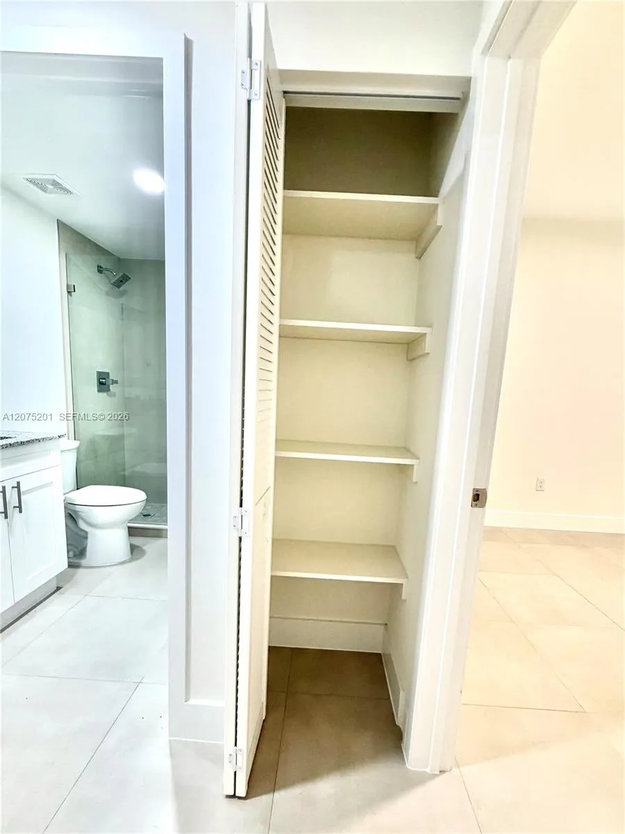 310 E 7th St #203 Hialeah, FL 33010