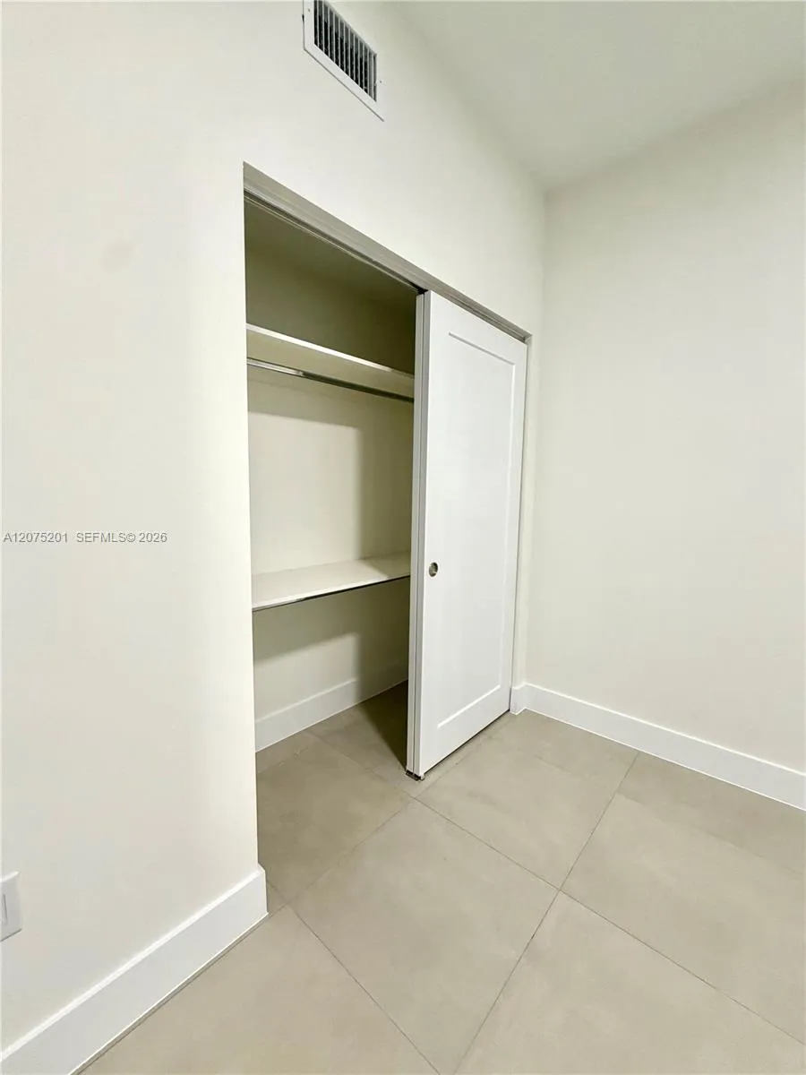 310 E 7th St #203 Hialeah, FL 33010