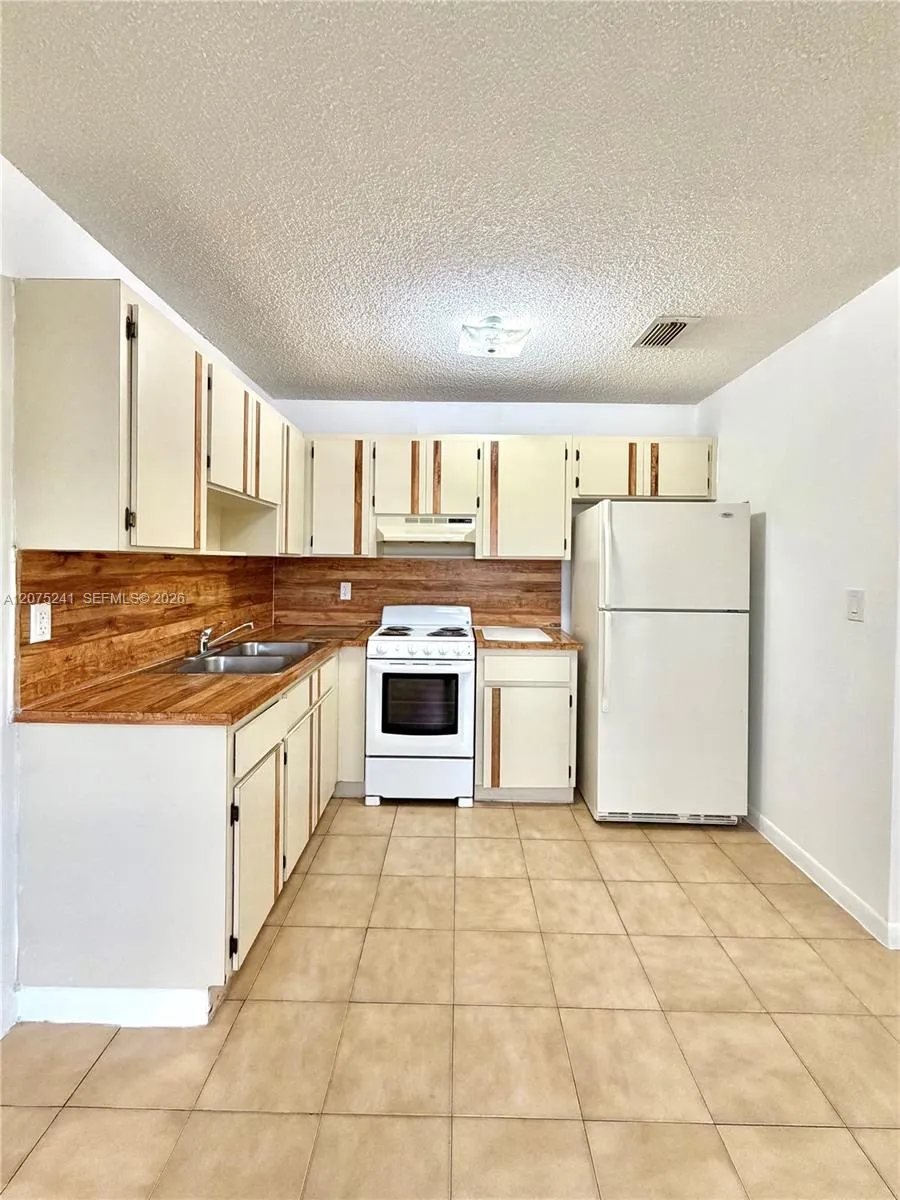 61 W 23rd St #205 Hialeah, FL 33010