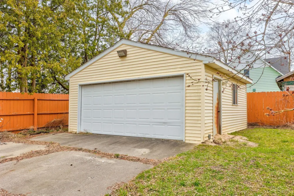 3116 Grant Street Saginaw City, MI 48601