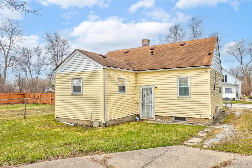 3116 Grant Street Saginaw City, MI 48601