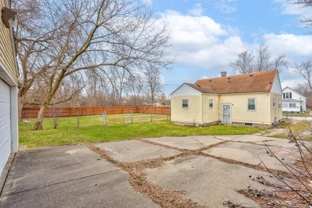 3116 Grant Street Saginaw City, MI 48601