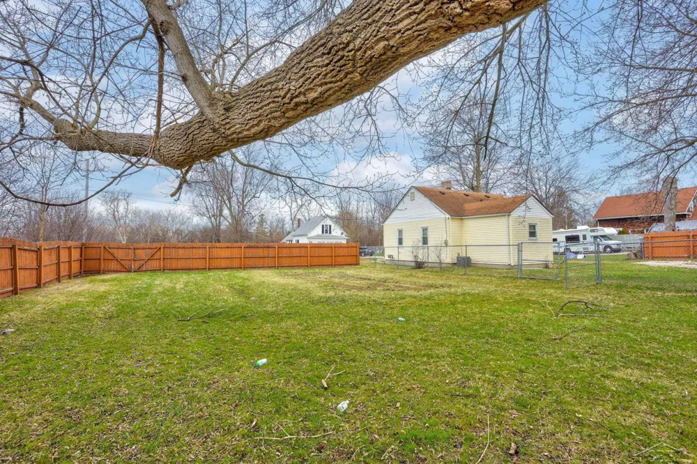3116 Grant Street Saginaw City, MI 48601