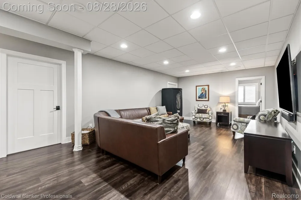 663 Herald Street Plymouth City, MI 48170