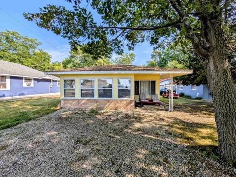 4953 E Center