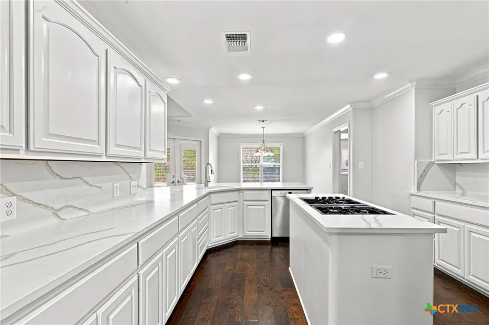 202 Ridge View Victoria, TX 77904
