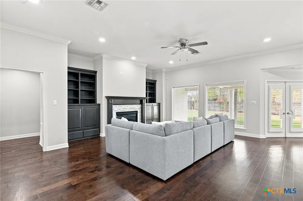 202 Ridge View Victoria, TX 77904