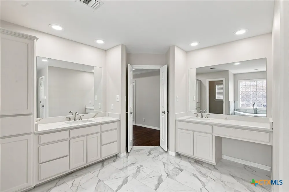 202 Ridge View Victoria, TX 77904