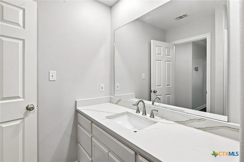 202 Ridge View Victoria, TX 77904