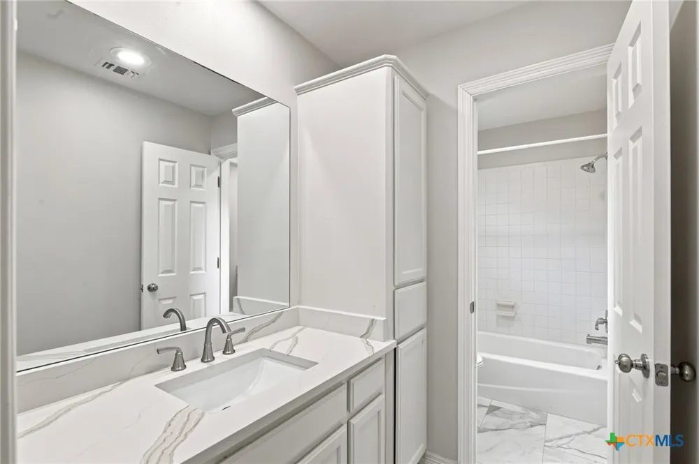 202 Ridge View Victoria, TX 77904
