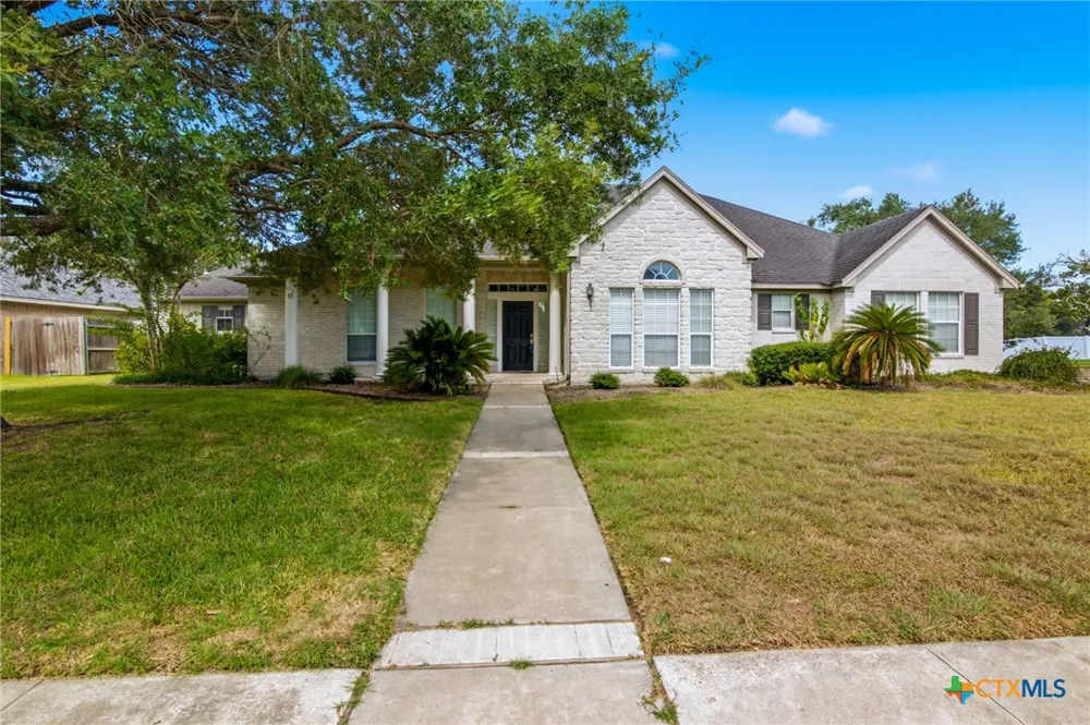 202 Ridge View Victoria, TX 77904