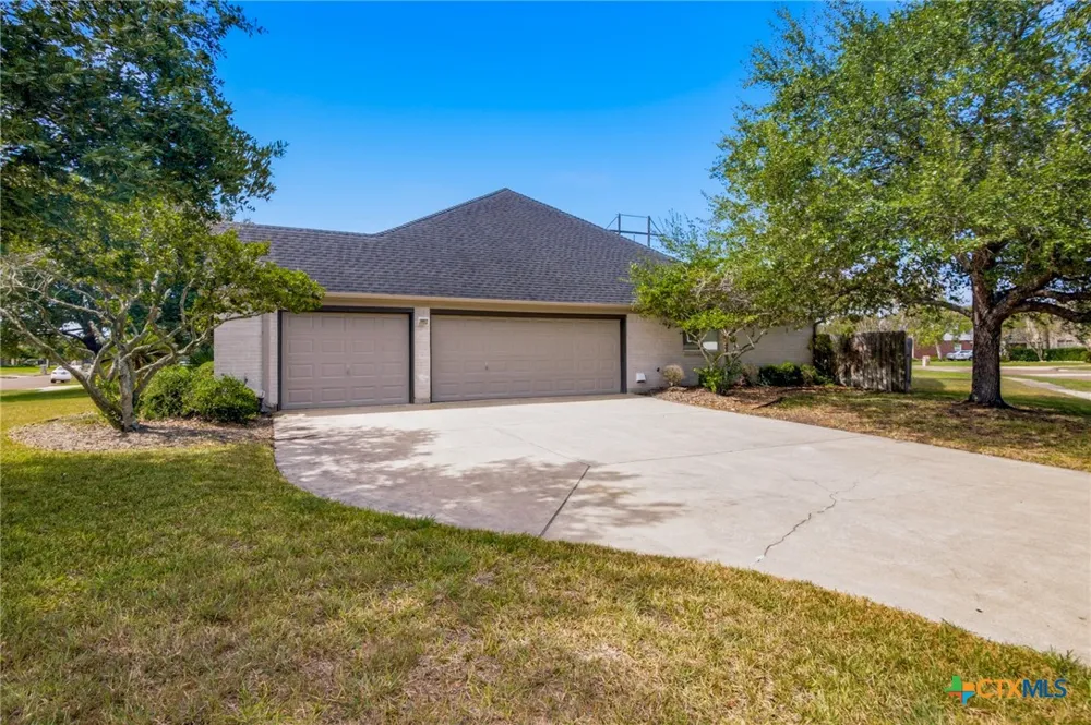 202 Ridge View Victoria, TX 77904