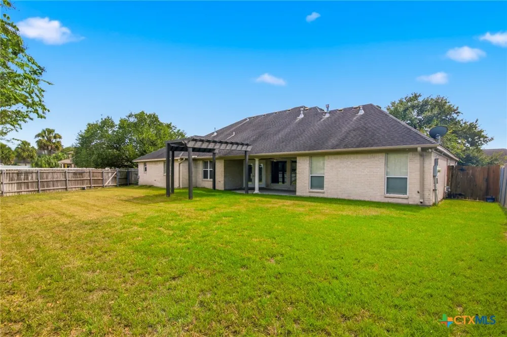202 Ridge View Victoria, TX 77904