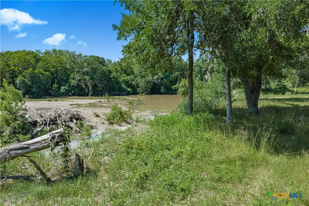 850 Crestview Drive Cuero, TX 77954
