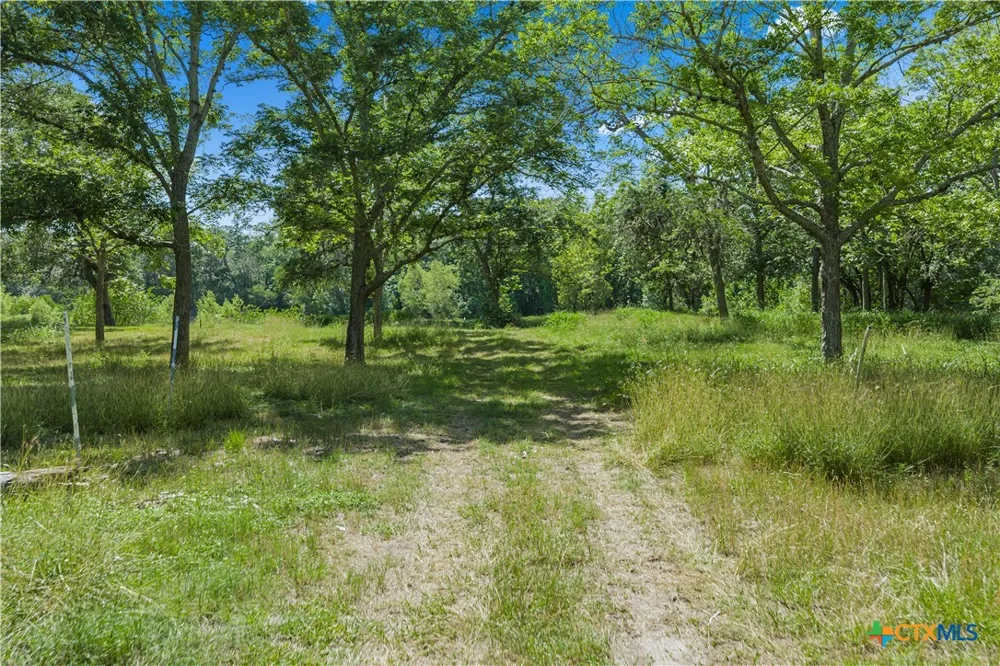 850 Crestview Drive Cuero, TX 77954