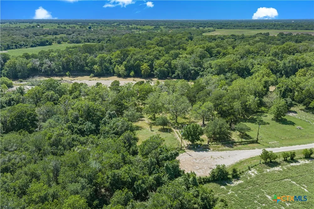 850 Crestview Drive Cuero, TX 77954