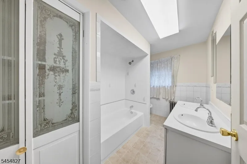 1871 W 4Th St Piscataway, NJ 08854