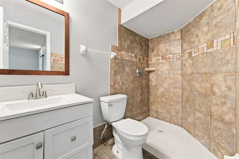 629 LA SALLE DRIVE Altamonte Springs, FL 32714