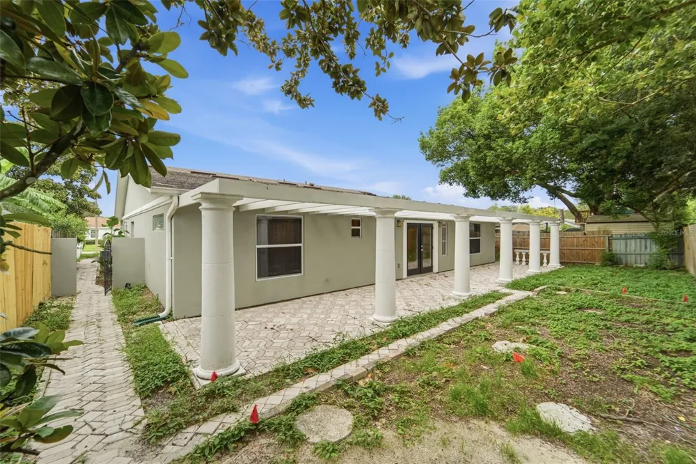 629 LA SALLE DRIVE Altamonte Springs, FL 32714