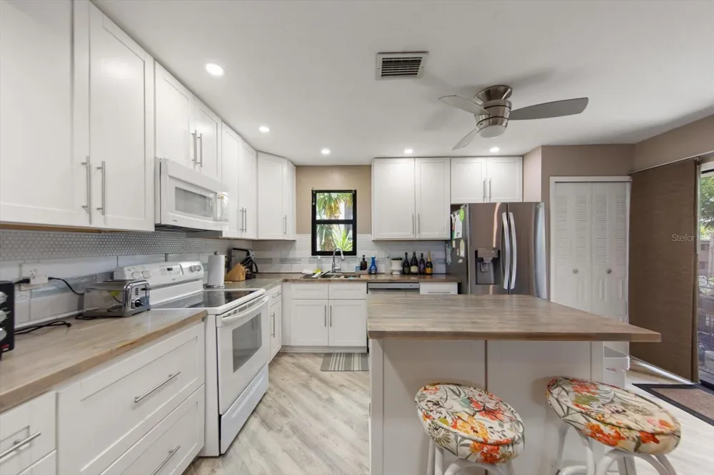 5400 34TH STREET W #15D Bradenton, FL 34210