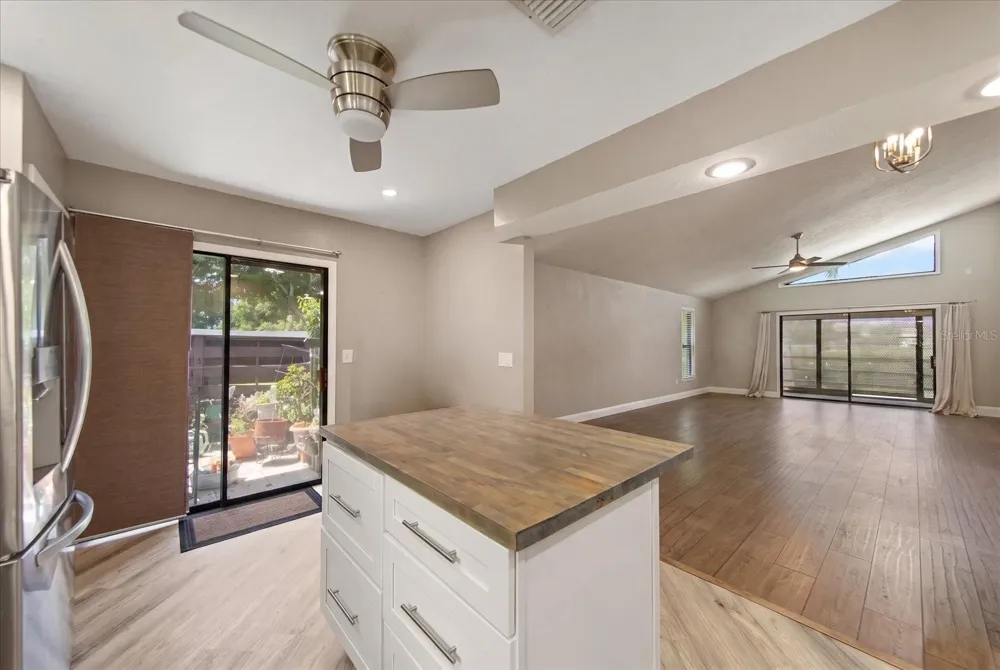 5400 34TH STREET W #15D Bradenton, FL 34210